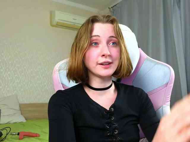 Adelina-Cowell webcam