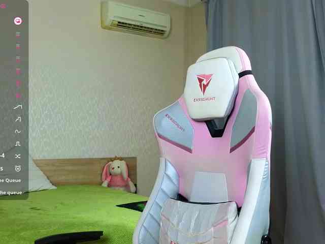 Adelina-Cowell webcam