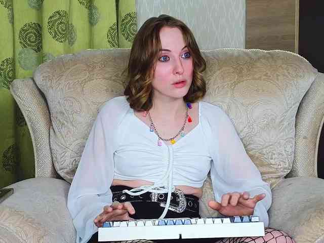 Adelina-Cowell webcam