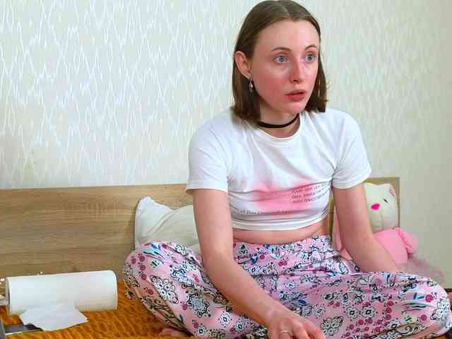 Adelina-Cowell webcam