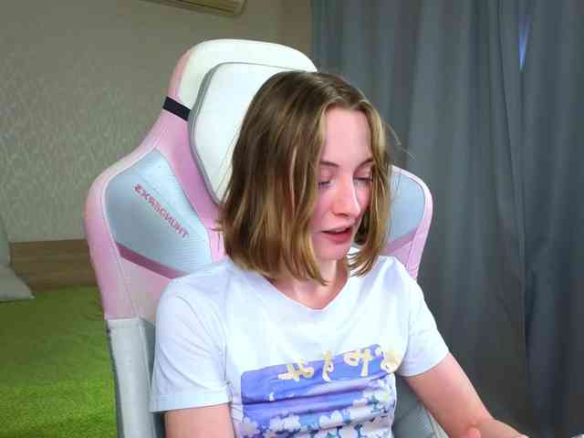 Adelina-Cowell webcam