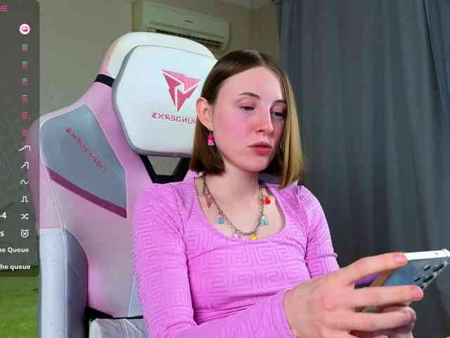 Adelina-Cowell webcam