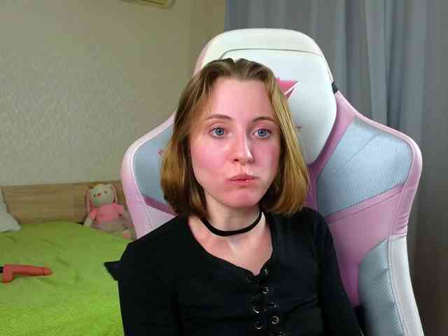 Adelina-Cowell webcam