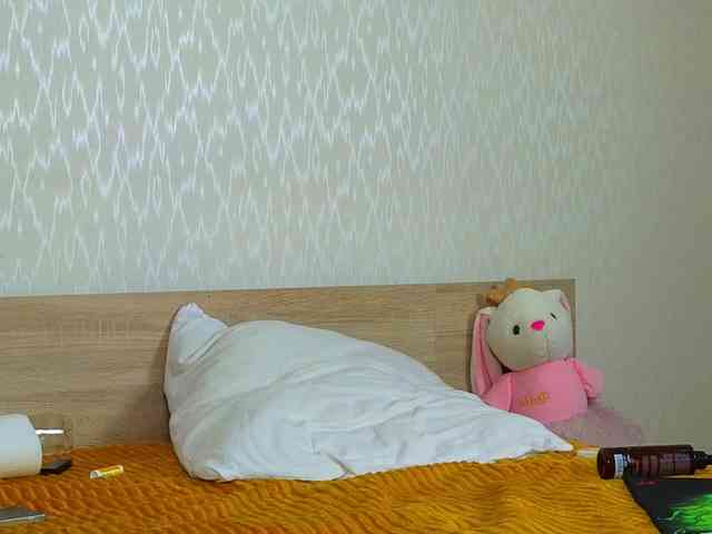 Adelina-Cowell webcam