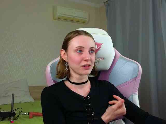 Adelina-Cowell webcam