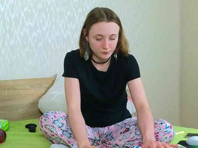 Adelina-Cowell webcam