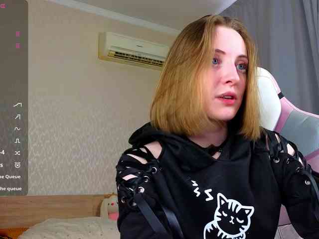 Adelina-Cowell webcam