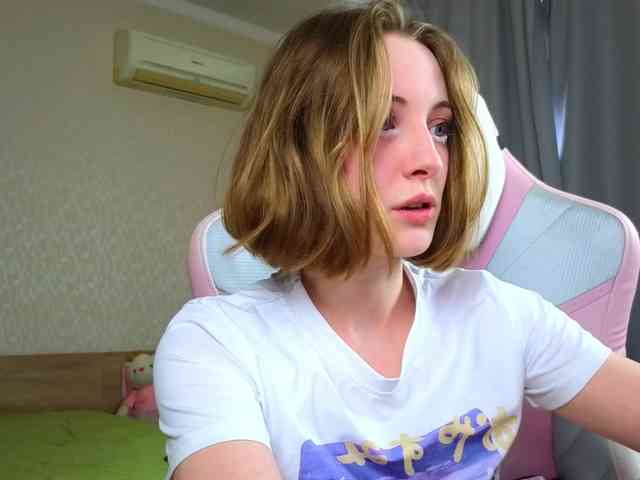 Adelina-Cowell webcam