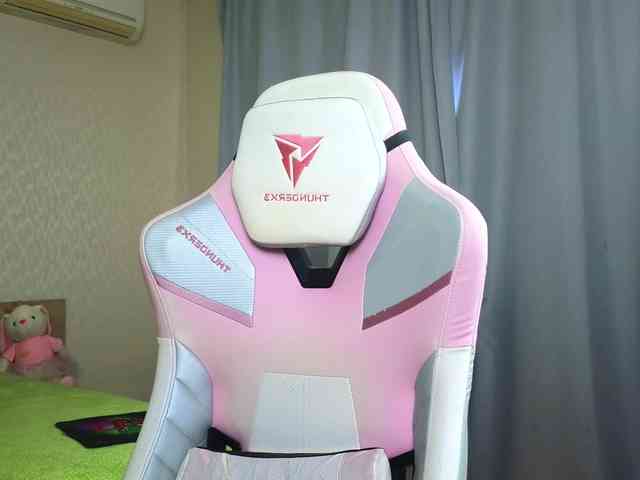 Adelina-Cowell webcam