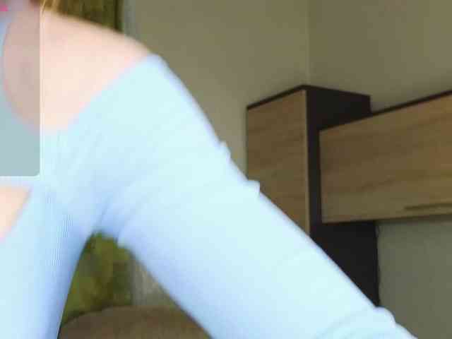 Adelina-Cowell webcam