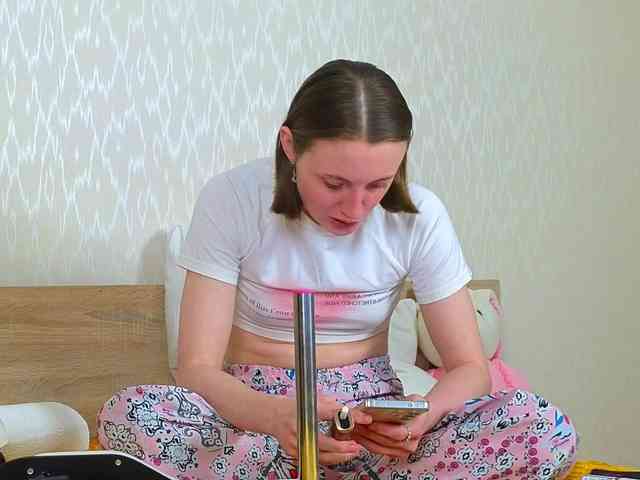 Adelina-Cowell webcam