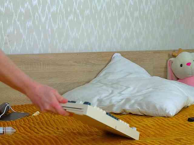 Adelina-Cowell webcam