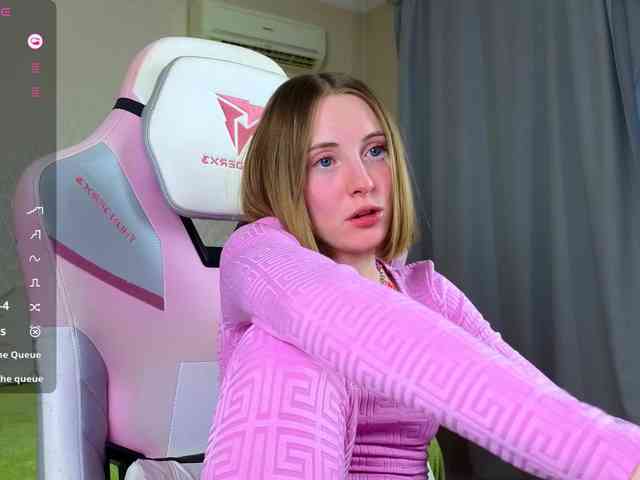 Adelina-Cowell webcam