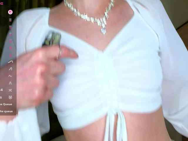 Adelina-Cowell webcam