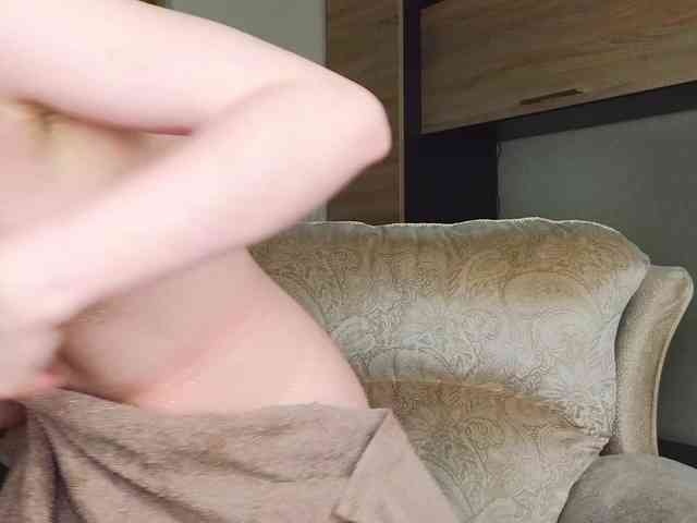 Adelina-Cowell webcam