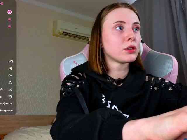 Adelina-Cowell webcam