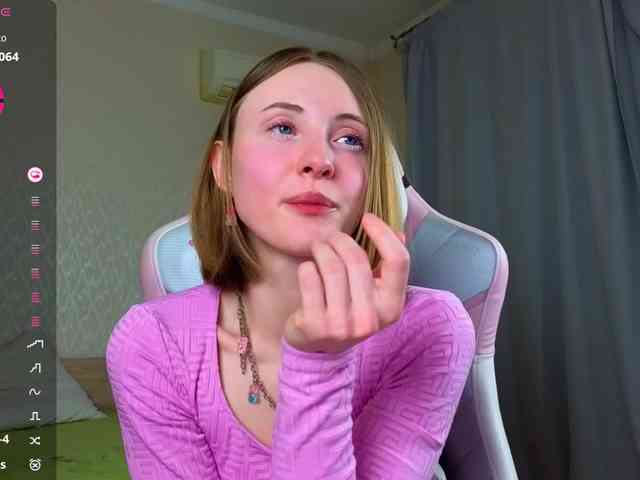 Adelina-Cowell webcam