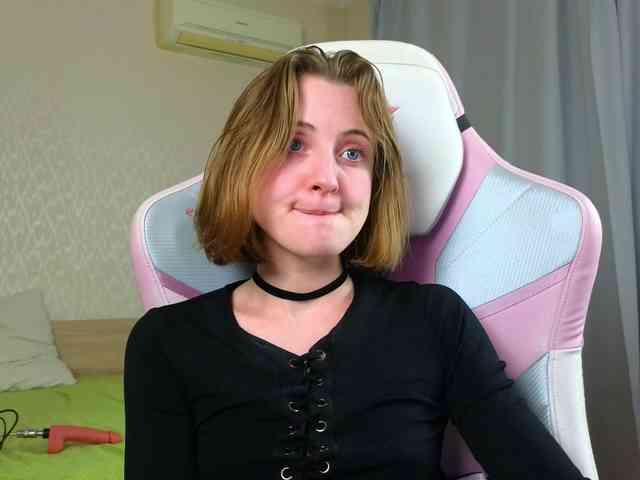 Adelina-Cowell webcam