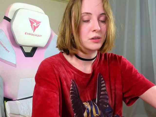 Adelina-Cowell webcam