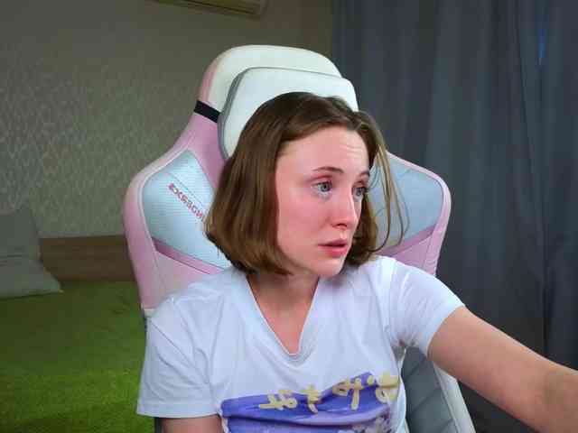 Adelina-Cowell webcam