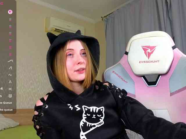 Adelina-Cowell webcam