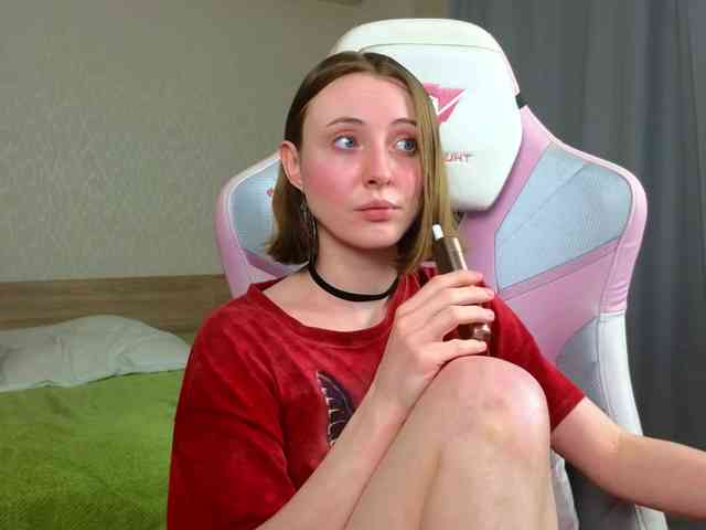 Adelina-Cowell webcam