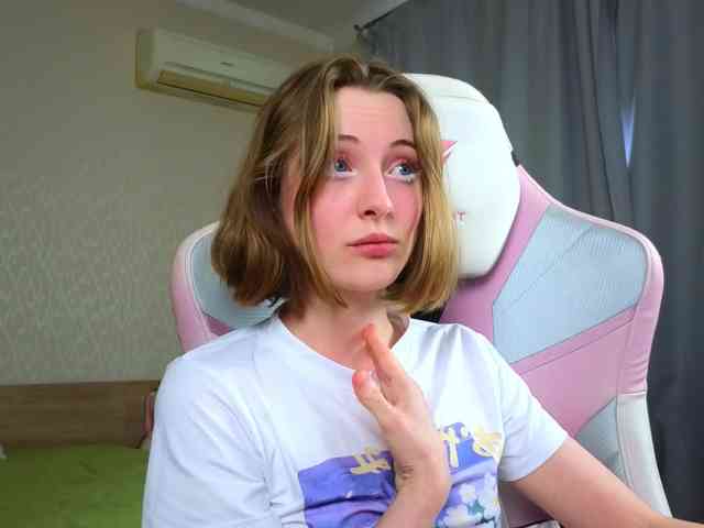 Adelina-Cowell webcam