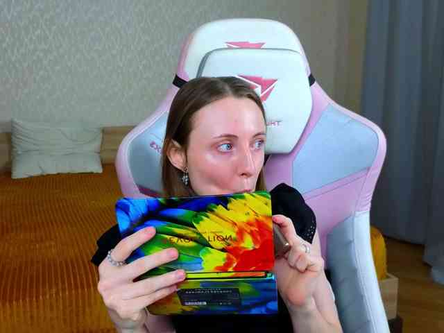 Adelina-Cowell webcam