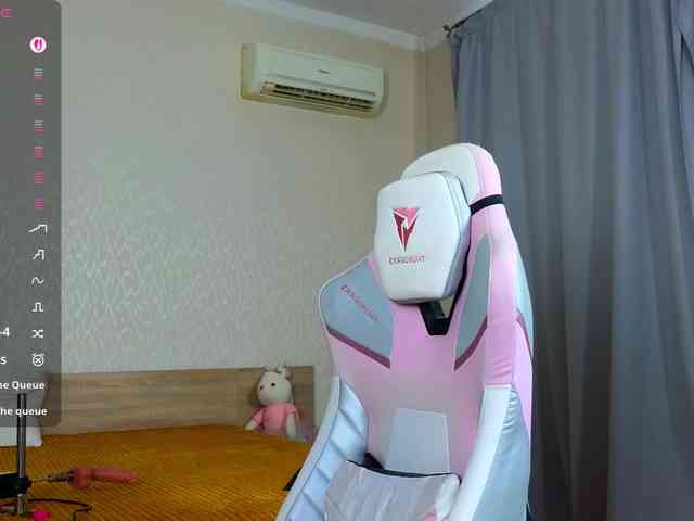 Adelina-Cowell webcam