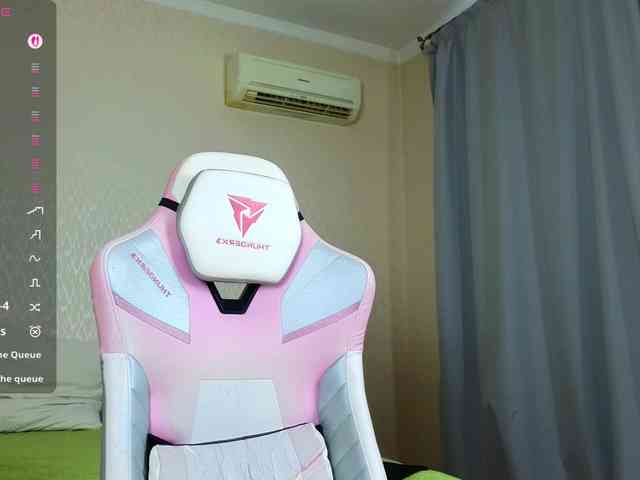 Adelina-Cowell webcam