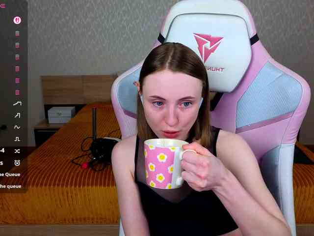 Adelina-Cowell webcam