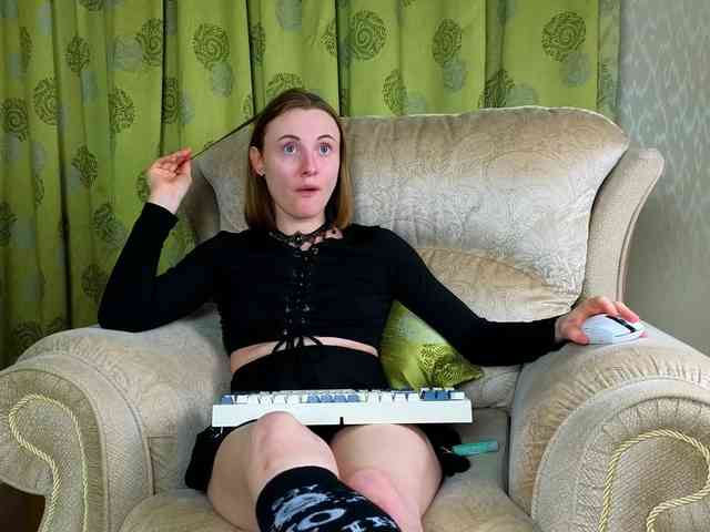 Adelina-Cowell webcam