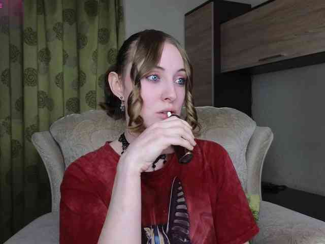Adelina-Cowell webcam