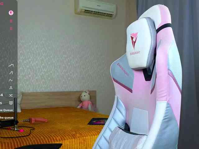 Adelina-Cowell webcam