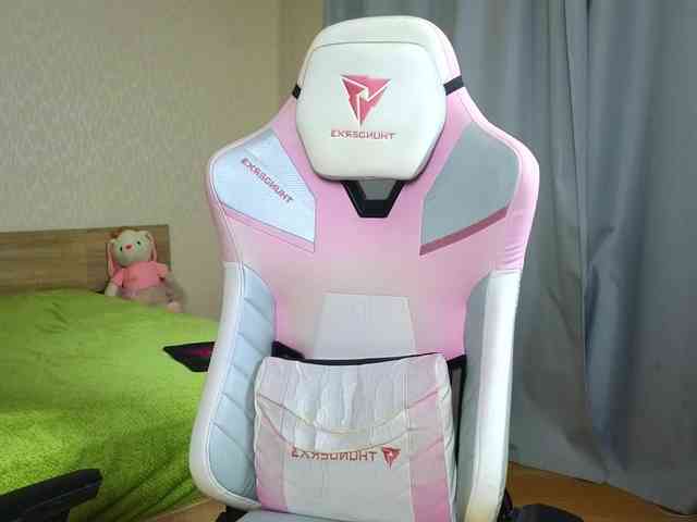 Adelina-Cowell webcam