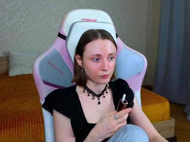 Adelina-Cowell webcam