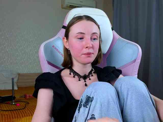 Adelina-Cowell webcam