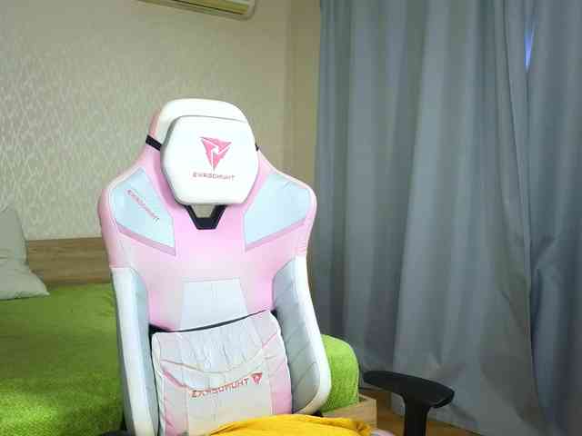 Adelina-Cowell webcam