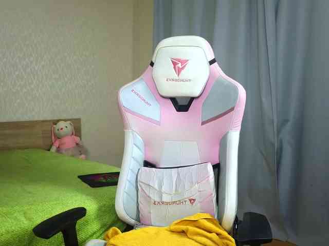 Adelina-Cowell webcam