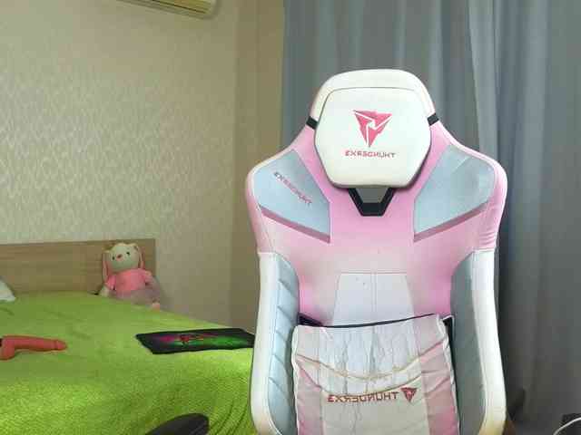 Adelina-Cowell webcam