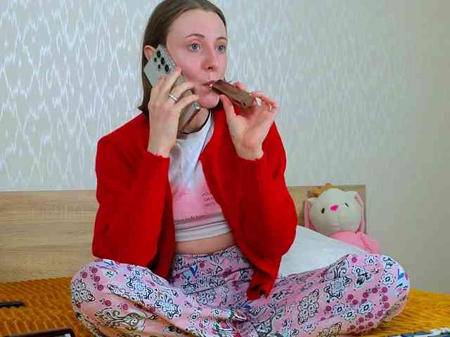 Adelina-Cowell webcam