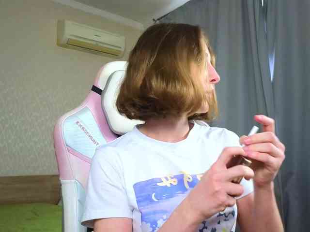 Adelina-Cowell webcam