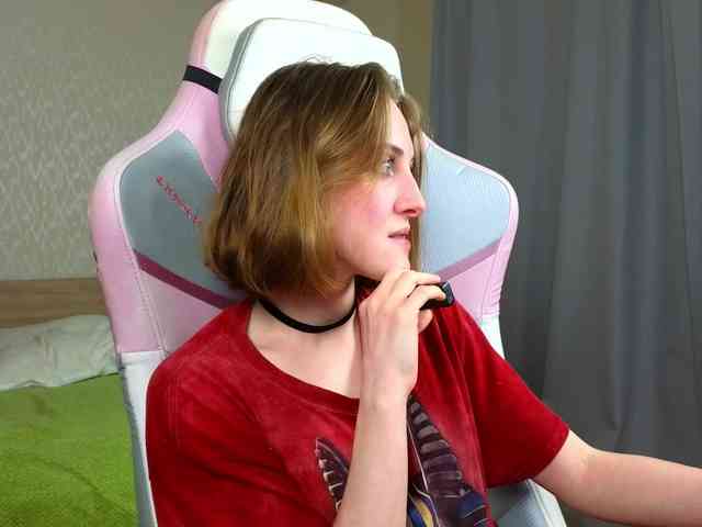 Adelina-Cowell webcam