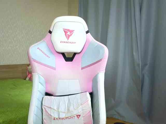 Adelina-Cowell webcam