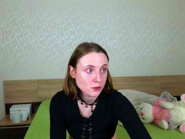 Adelina-Cowell webcam