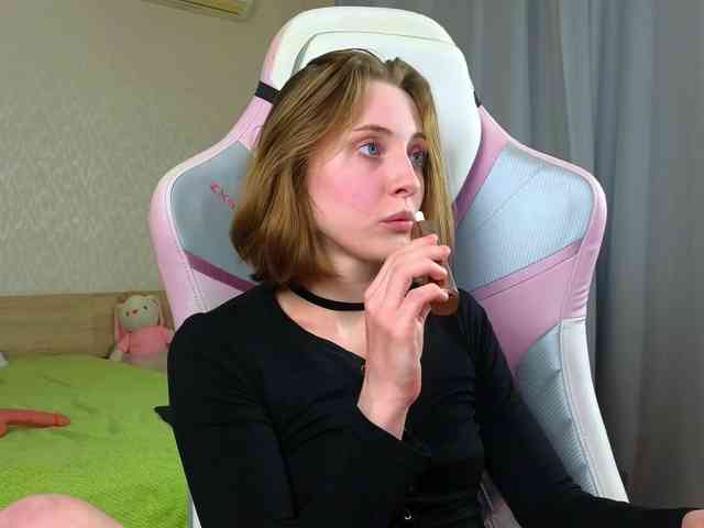 Adelina-Cowell webcam