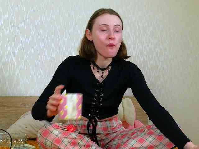 Adelina-Cowell webcam