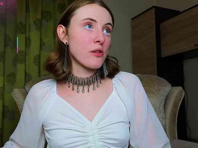 Adelina-Cowell webcam
