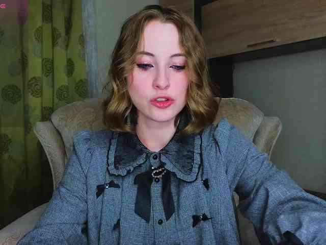 Adelina-Cowell webcam