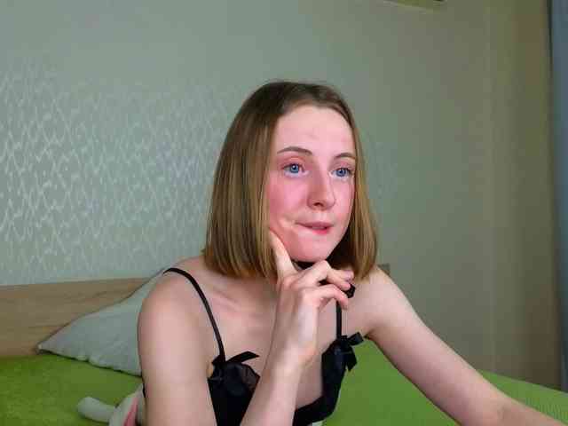 Adelina-Cowell webcam